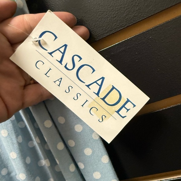 White and Blue Pleated Midi Shorts for Casual Wear - Picture 3 of 5